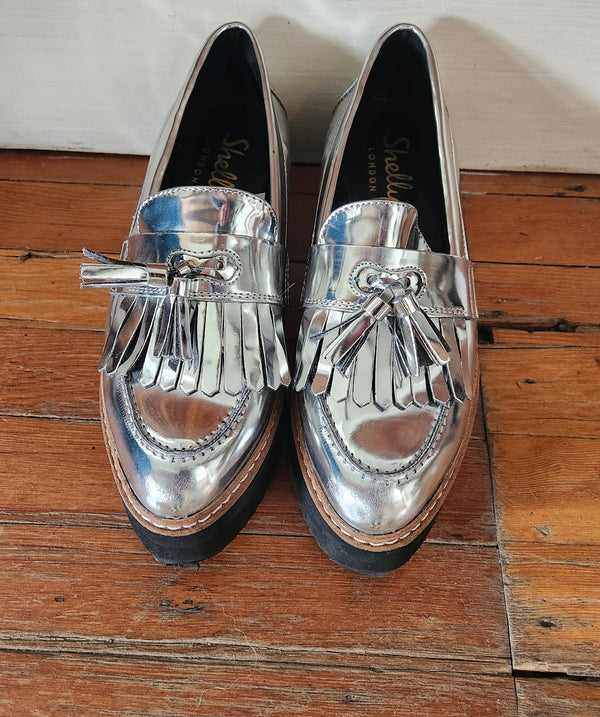 Shelly's London Silver Loafers with Tassles. Size 7.5.