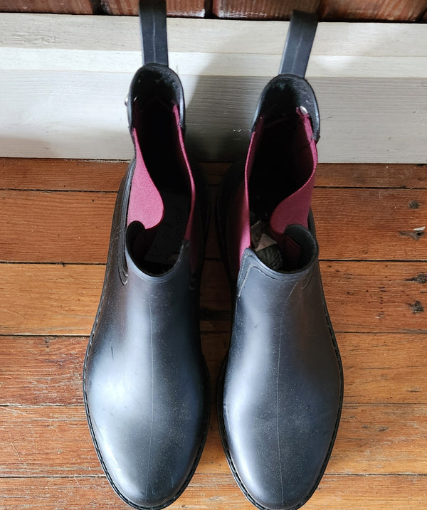 Short Rain Boots by igor. Size 39.
