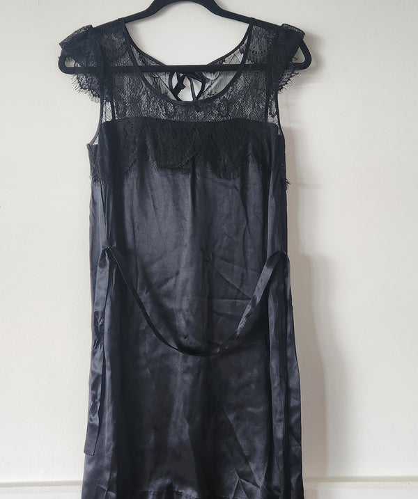 Sequinze Slip Dress with Lace Cap Sleeves. NWT. Size 4.