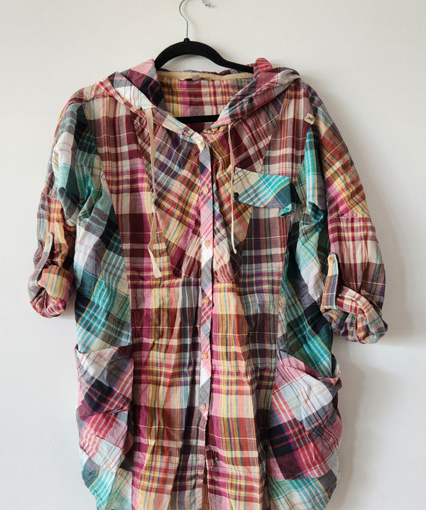 Thursday Island Plaid Hooded Shirt. Size Medium.