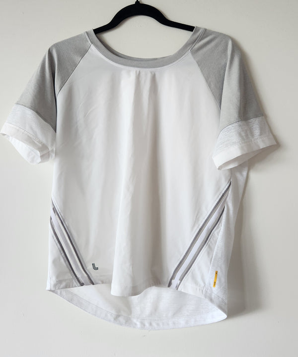 Löle Short-Sleeve Athletic Top. Size Medium.