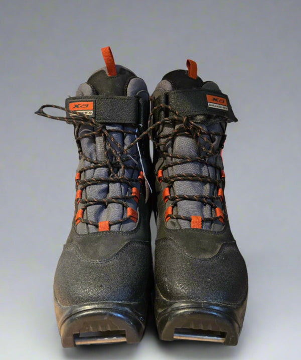 Salomon Cross Country Ski Boots. Size 8.