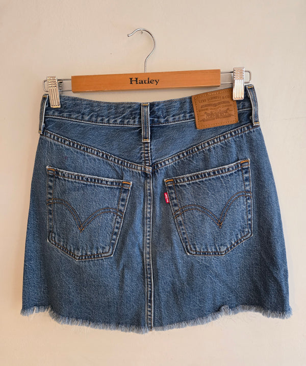 LEVI'S Ribcage Skirt. Size 27.