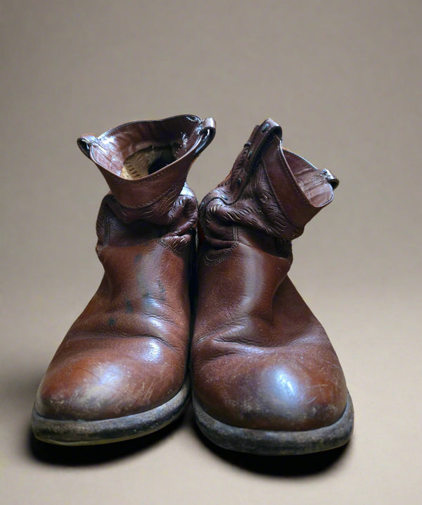 FRYE Slashed Ankle Boots. Size 9B.