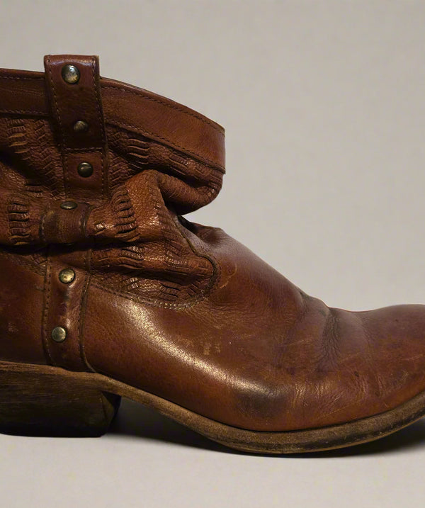 FRYE Slashed Ankle Boots. Size 9B.
