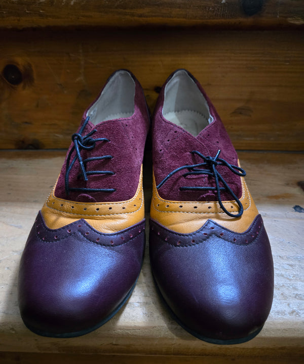 Julia Bo Leather and Suede Oxfords with Square Heel. Size 40.