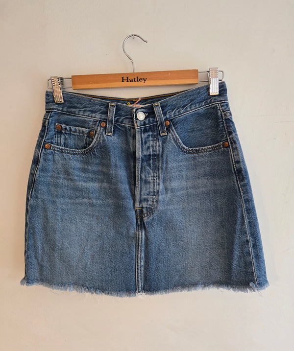 LEVI'S Ribcage Skirt. Size 27.
